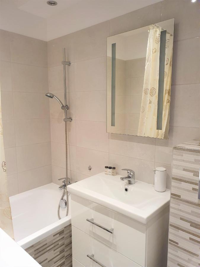 Wera - Klimatyczny Apartament 300 M Od Plazy Brzezno - Azw 格但斯克 外观 照片